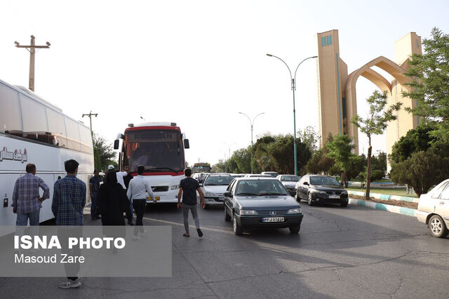 مسافران قطار مشهد-یزد با اتوبوس به یزد رسیدند مسافران قطار مشهد-یزد با اتوبوس به یزد رسیدند