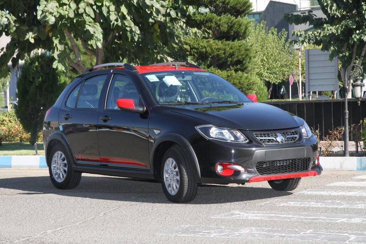 خرد شدن شیشههای خودروی کوئیک بر اثر باد! خرد شدن شیشههای خودروی کوئیک بر اثر باد!