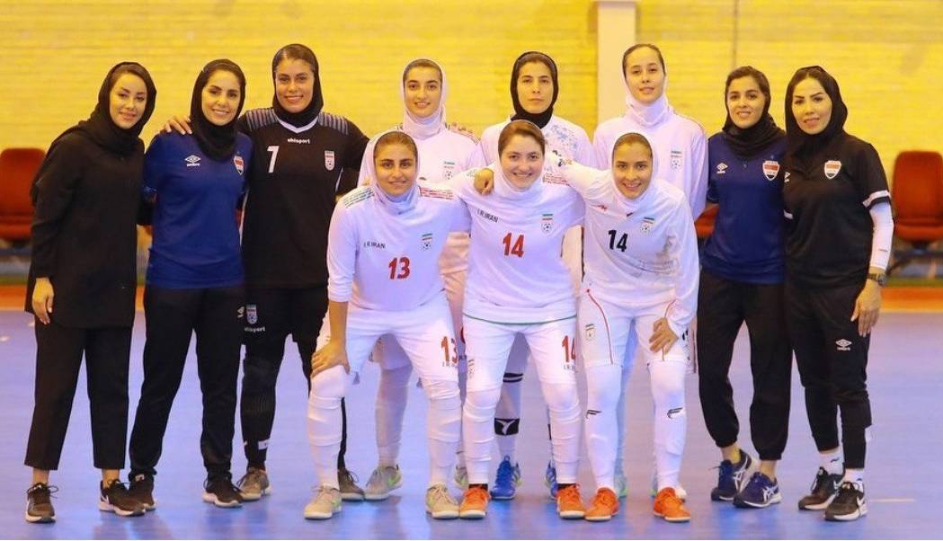 عجیب‌ترین بازی تیم زنان؛ دو تیم و یک مربی!