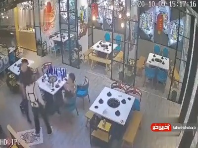 واکنش تماشایی یک زن به مزاحمت های 2 مرد