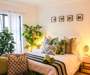 ترفندهای ساده برای بزرگتر دیده شدن اتاق خواب کوچیک