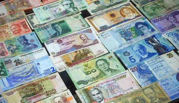 سقوط بی سابقه ین در مقابل دلار