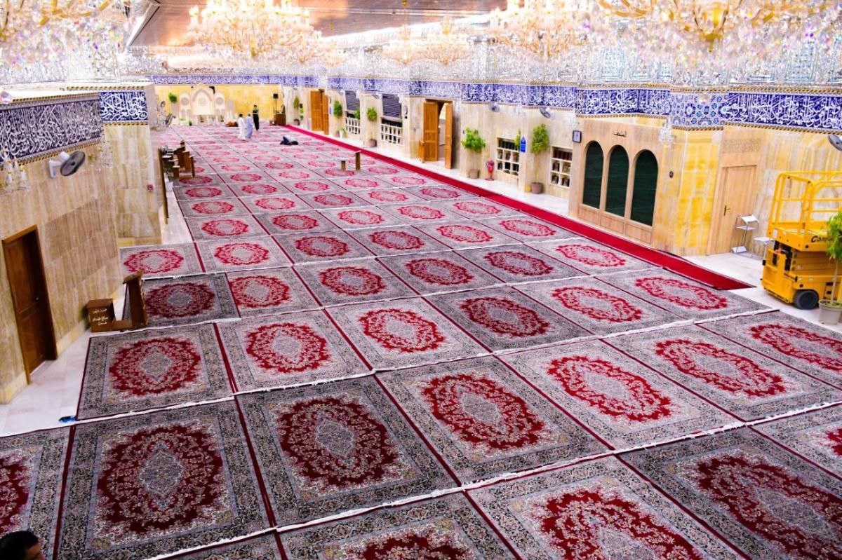 غبار روبی و فرش کردن مقام صاحب الزمان (عج) در کربلای معلی