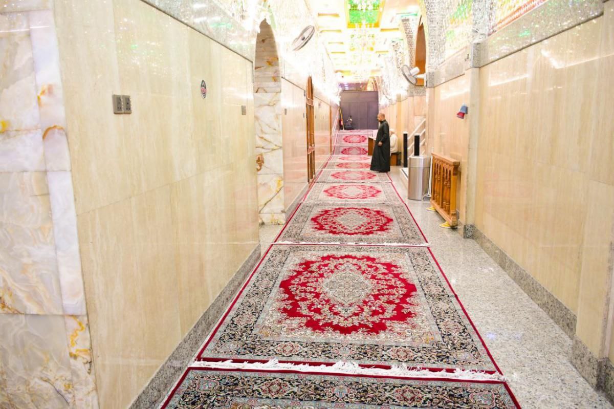 غبار روبی و فرش کردن مقام صاحب الزمان (عج) در کربلای معلی