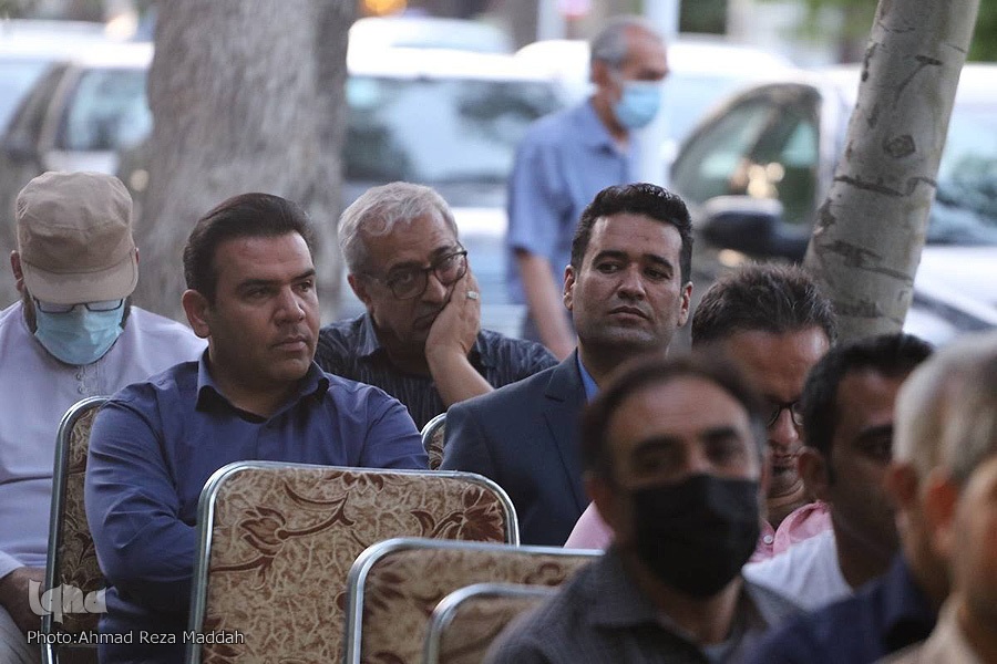 رونمایی از تابلوهای مزین به نام و تصاویر شهدا در شیراز