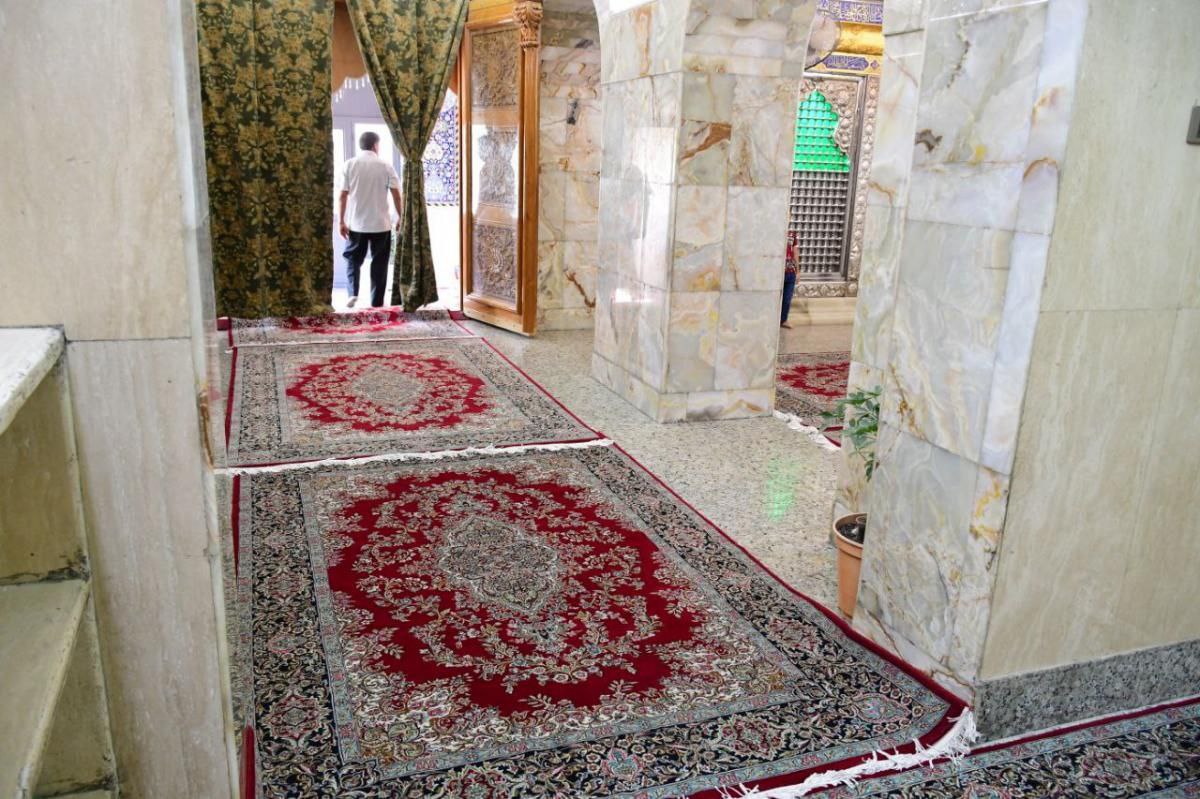 غبار روبی و فرش کردن مقام صاحب الزمان (عج) در کربلای معلی