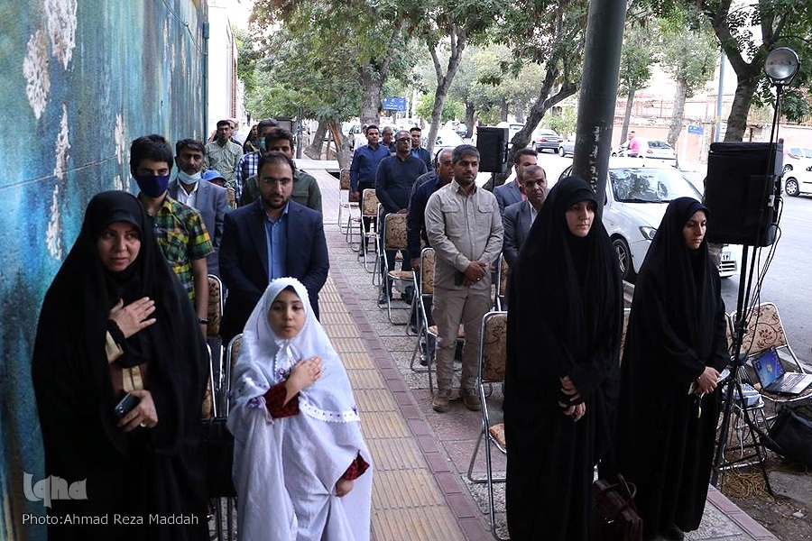رونمایی از تابلوهای مزین به نام و تصاویر شهدا در شیراز