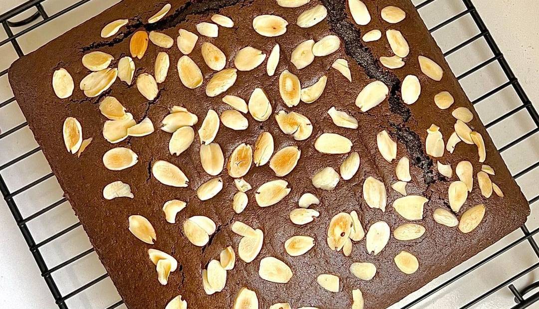 کیک شکلاتی ساده و خوشمزه