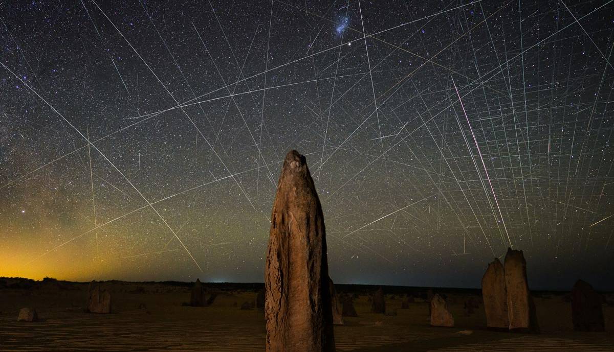 تصویر روز ناسا؛ آلودگی ماهواره‌های مخابراتی بر پهنه آسمان شب