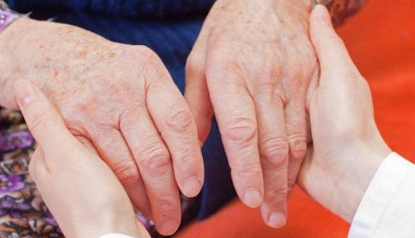 شیوع لرزش های خانوادگی در بین مردان/جوانان هم درگیر می شوند  