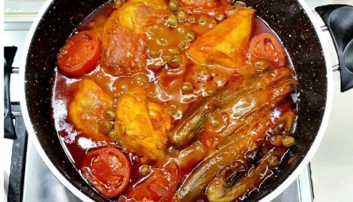 غذای اصیل خورش مسمای مرغ و بادمجان