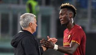 حمله دو باشگاه انگلیسی به مهاجم محبوب مورینیو