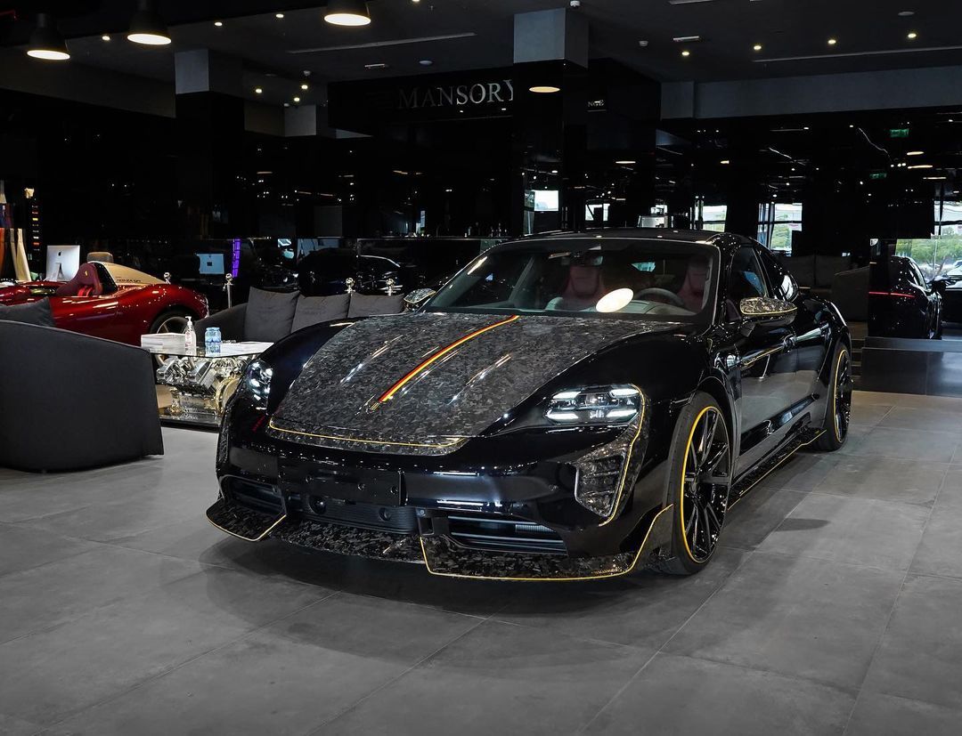 هنرنمایی جدید منصوری؛ این‌بار با کوپه برقی «پورشه»