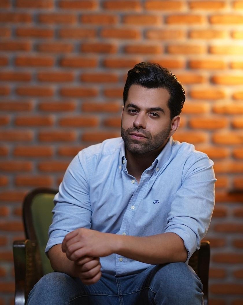 چهره‌ها/ اوقات خوش رضا بهرام در کنار خواهرش