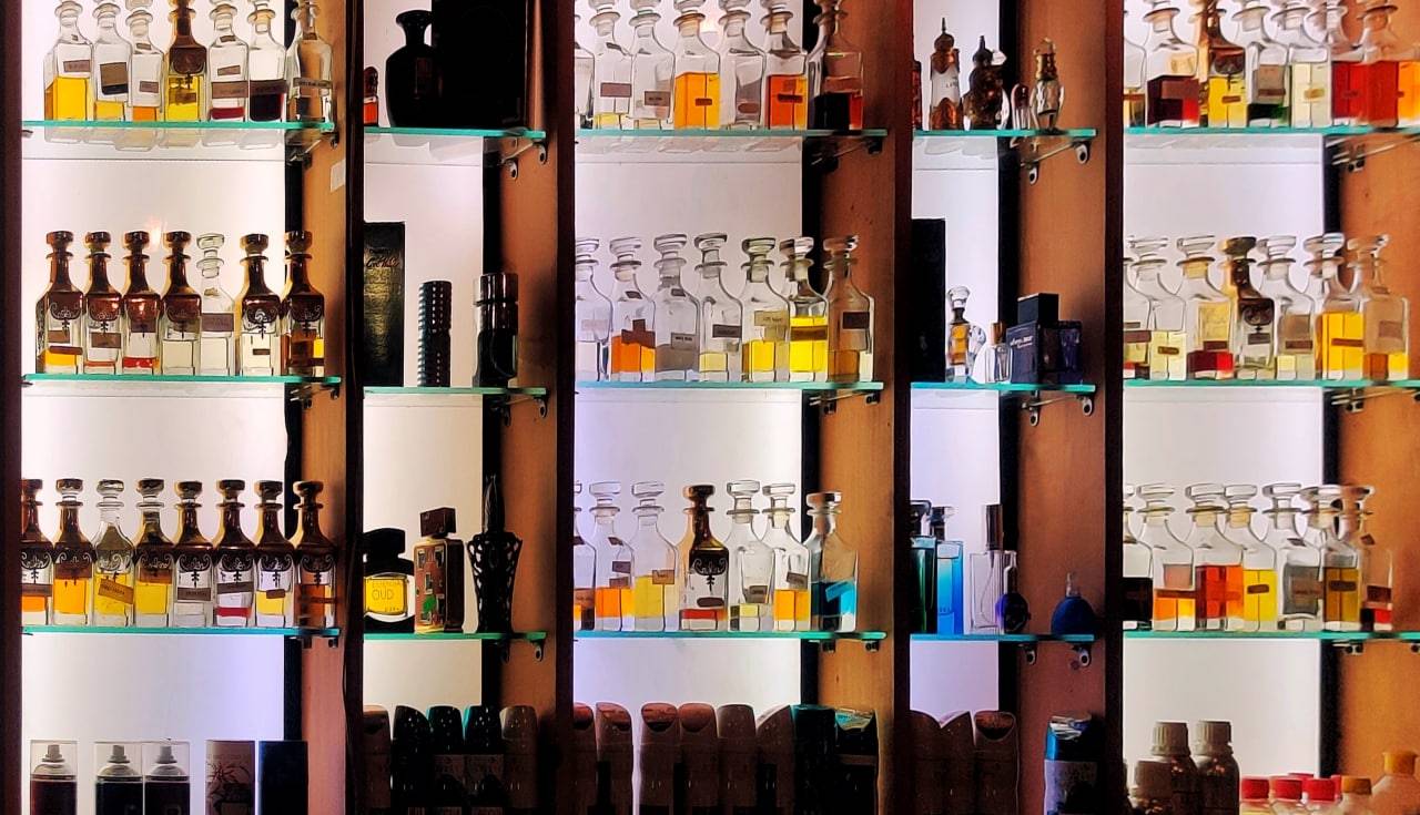 عطر امضا چیست؟ 7 نکته کاربردی برای انتخاب آن