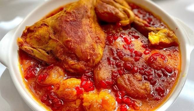 خورشت شیرین مرغ و آلو