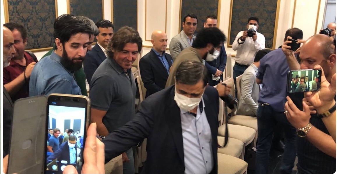 مراسم معارفه ساپینتو با تاخیر آغاز شد