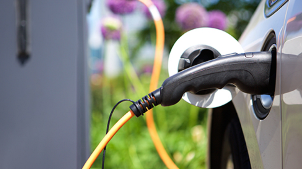 شارژ خودروهای الکتریکی از طریق شارژر بیسیم شارژ خودروهای الکتریکی از طریق شارژر بیسیم