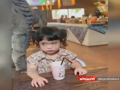 جرئت نمیکنه پشت سرش رو نگاه کنه