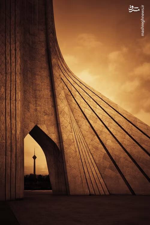 دو نماد تهران در یک قاب