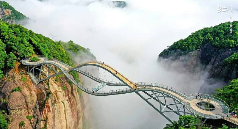 پلی با ظاهر متفاوت در چین