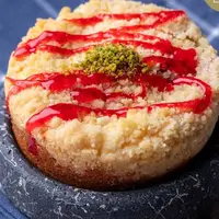 آموزش «کیک کرامبل توت فرنگی» بسیار خوشمزه با بافتی نرم