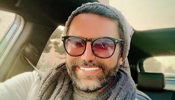 زیرمیزی دادن علیرضا نیکبخت به مدیری وسط دورهمی!