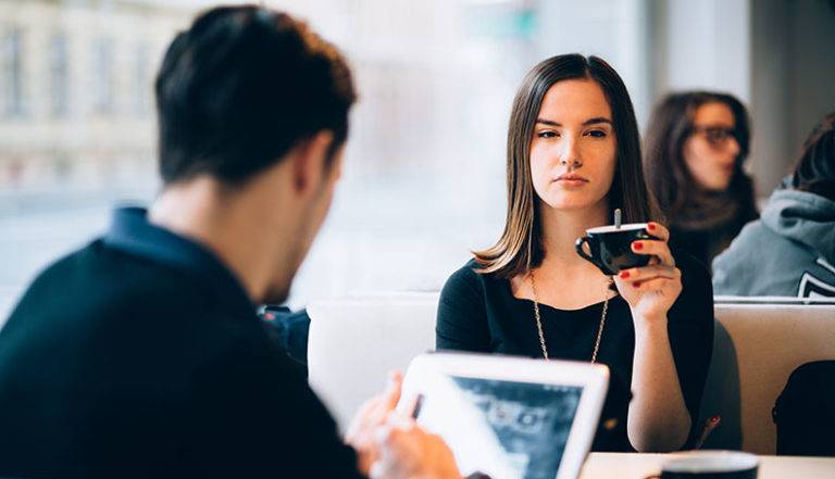 نشانه‌هایی که همسرتان علاقه اش را به شما از دست داده