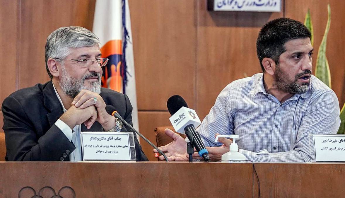 سجادی، تماشاگرِ درجه یک در دعوای دبیر و پولادگر!