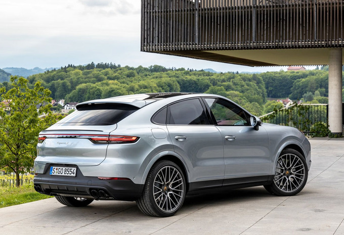 چند دقیقه با شاسی بلند اشرافی «پورشه»