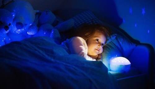 شب ها در محیط تاریک بخوابید
