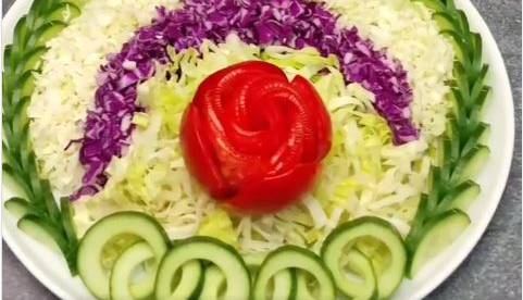 ایده ای برای تزئین سالاد خوشگل