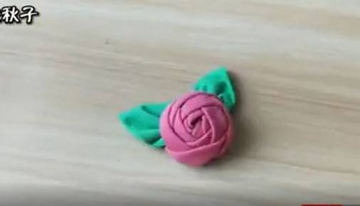 گل پارچه ای زیبا و ساده