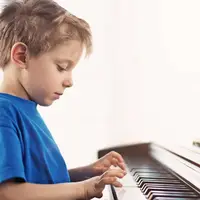 داستانک/ پسر بچه و پیانو