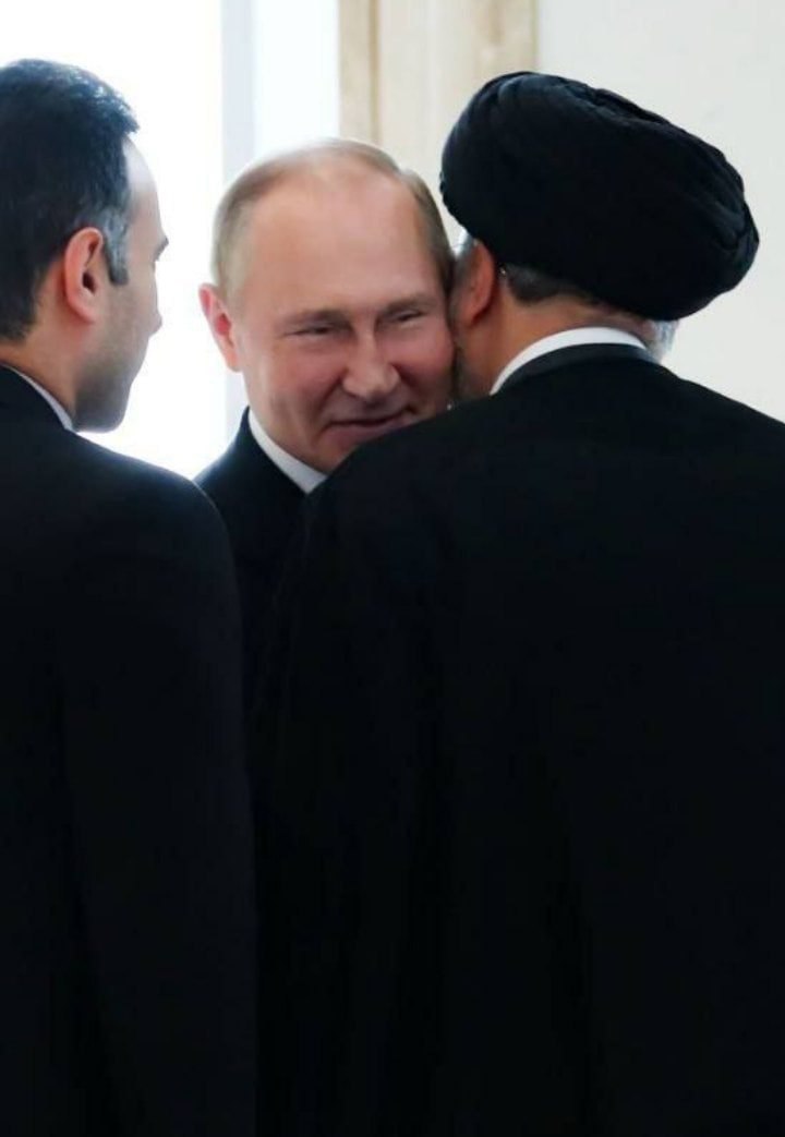 خوش و بش رئیسی و پوتین در حاشیه اجلاس دریای‌ خزر
