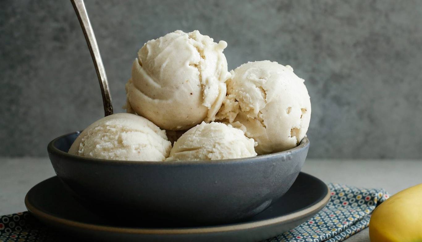 طرز تهیه بستنی رژیمی موزی خانگی 