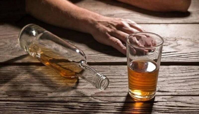 مصرف مشروبات الکلی در شرق کرمان ۶ مسموم و یک فوتی داشت