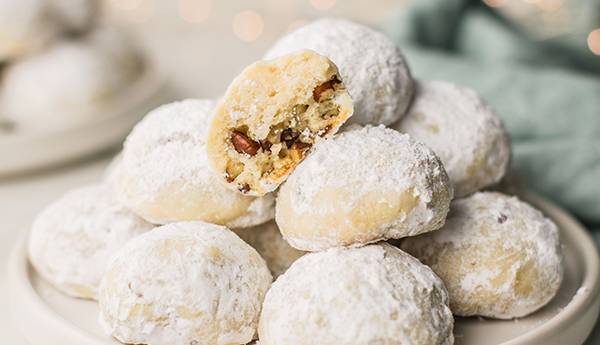 مراحل و نکات پخت شیرینی گردویی برفی