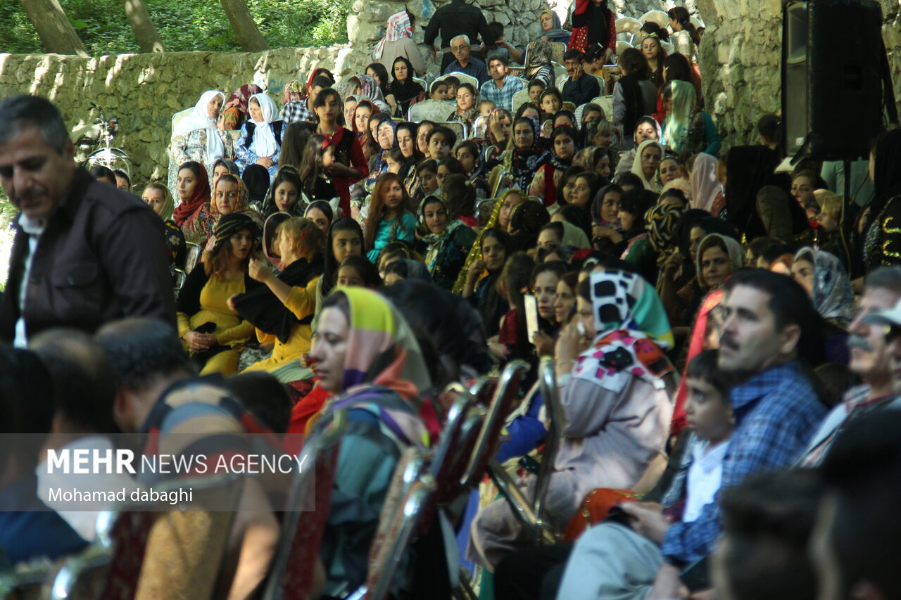  جشنواره توت فرنگی در روستای «شیان» سنندج