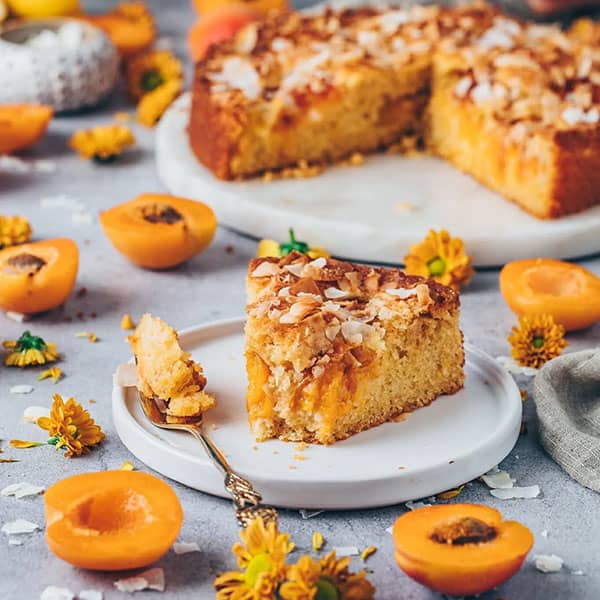 کیک زردآلو ساده و خوشمزه به روش مجلسی