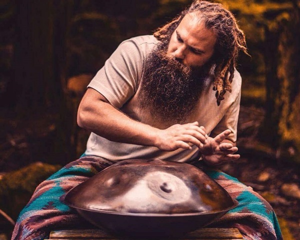 هنگ درام نوازی در منظره ای بی نظیر