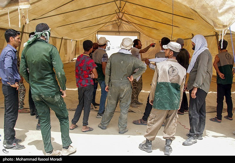 عکس/ امداد رسانی و آواربرداری در روستای "سایه خوش" هرمزگان