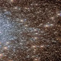 درخشش یک خوشه ستاره‌ای کروی از نگاه هابل