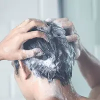 کدام محصولات آرایشی و بهداشتی آقایان را مستعد ریزش مو و طاسی می‌کند؟