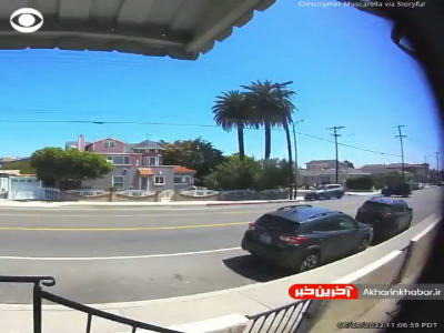 لحظه برخورد شدید خودرو با تیر چراغ برق در آمریکا