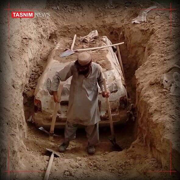 عکس/ کشف ماشین بنیانگذار طالبان بعد از 21 سال از زیر خاک