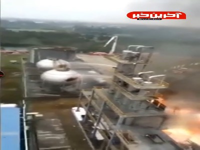 لحظه انفجار قوی در پالایشگاه چین