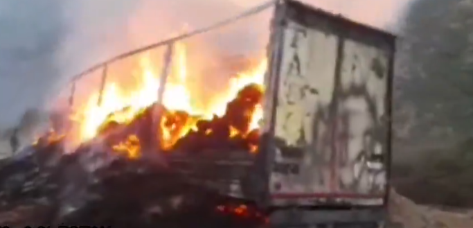 آتش به جان کامیون کاه افتاد