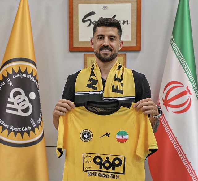 از استقلال و تراکتور پیشنهاد داشتم/ مبلغ قرارداد من با سپاهان بالا نیست