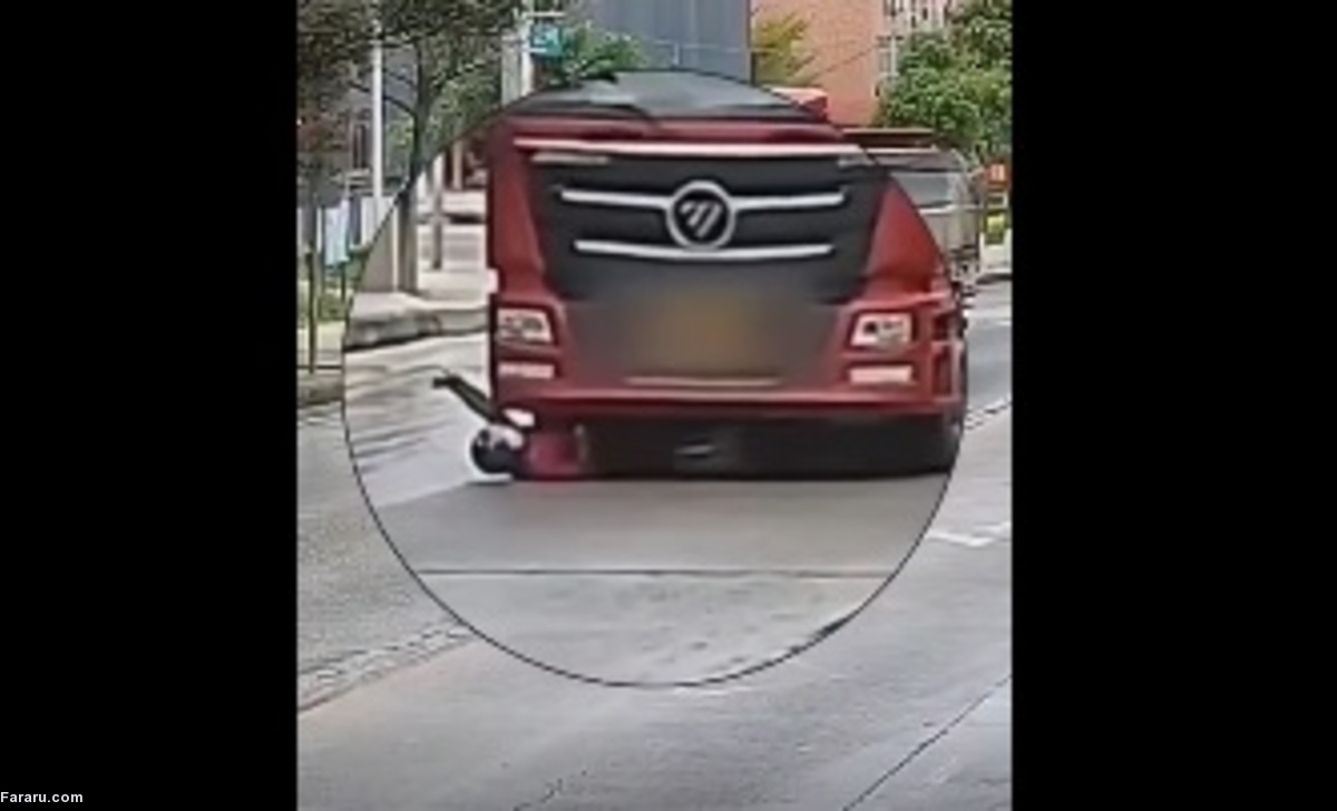 لحظات وحشتناک یک موتورسوار زیر کامیون!